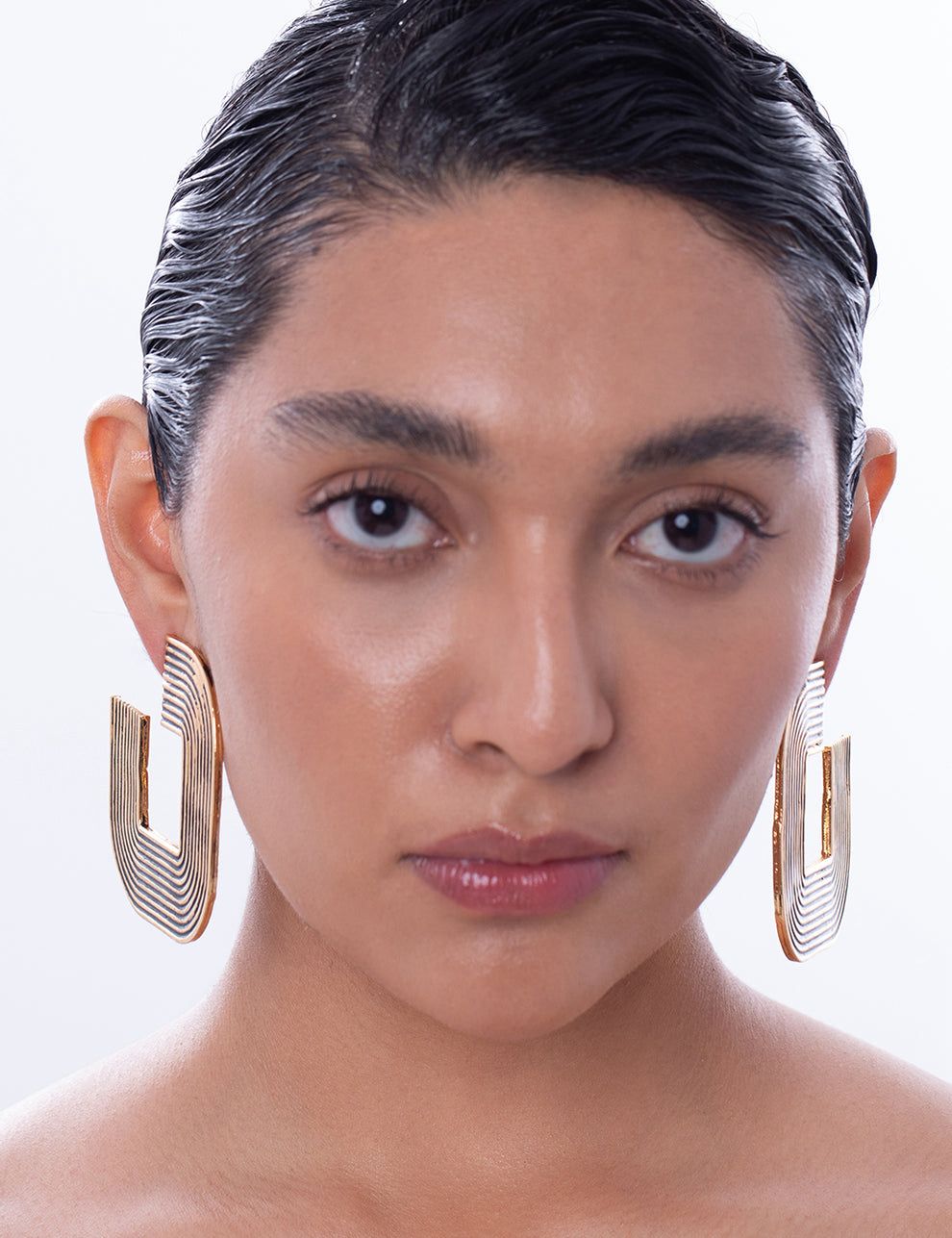 Ethnic Andaz chunky open oval studs